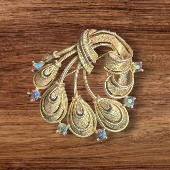 Vintage Lisner Gold-Tone Peacock Feather Brooch With Aurora Borealis Rhinestones - Picture 1 of 6